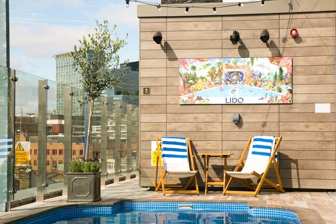 One of the hottest hotel openings in 2017, The Curtain Hotel just opened its doors in the hipster neighborhood of Shoreditch - With a rooftop terrace, a SPA, a ballroom and 3 restaurants (including Marcus Samuelsson's Red Rooster) the New York-style hotel offers a laid-back luxurious in the heart of London. read the review on The Petite Cook