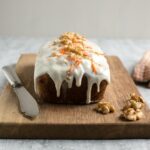 What happens when carrot cake meets super moist banana bread? Carrot cake banana bread! Healthy, delicious and super easy to make! Recipe from The Petite Cook
