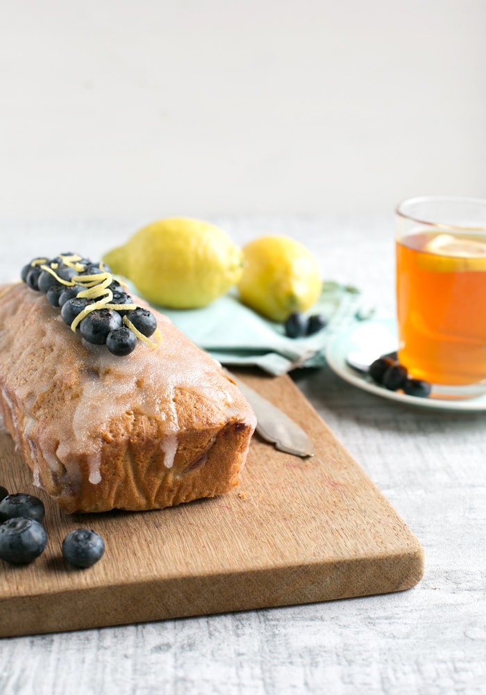 This Blueberry and Lemon Earl Grey Tea Cake is the perfect addition to an afternoon tea. A lightly infused Earl Grey sponge and a decadent lemon glaze, match just brilliantly the refreshing taste of seasonal blueberries! Recipe from The Petite Cook