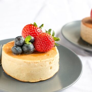 How to make the popular Japanese Pancakes – Incredibly fluffy and light, these soufflé-like pancakes are super fun and easy to recreate at home! Recipe by The Petite Cook