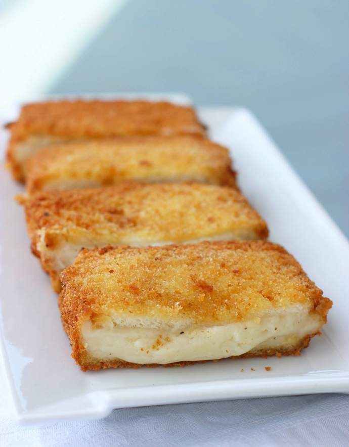 Mozzarella in carrozza or fried mozzarella sandwich.