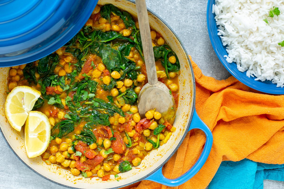 Quick Chickpea and Spinach Curry (Chana Masala) - The Petite Cook™