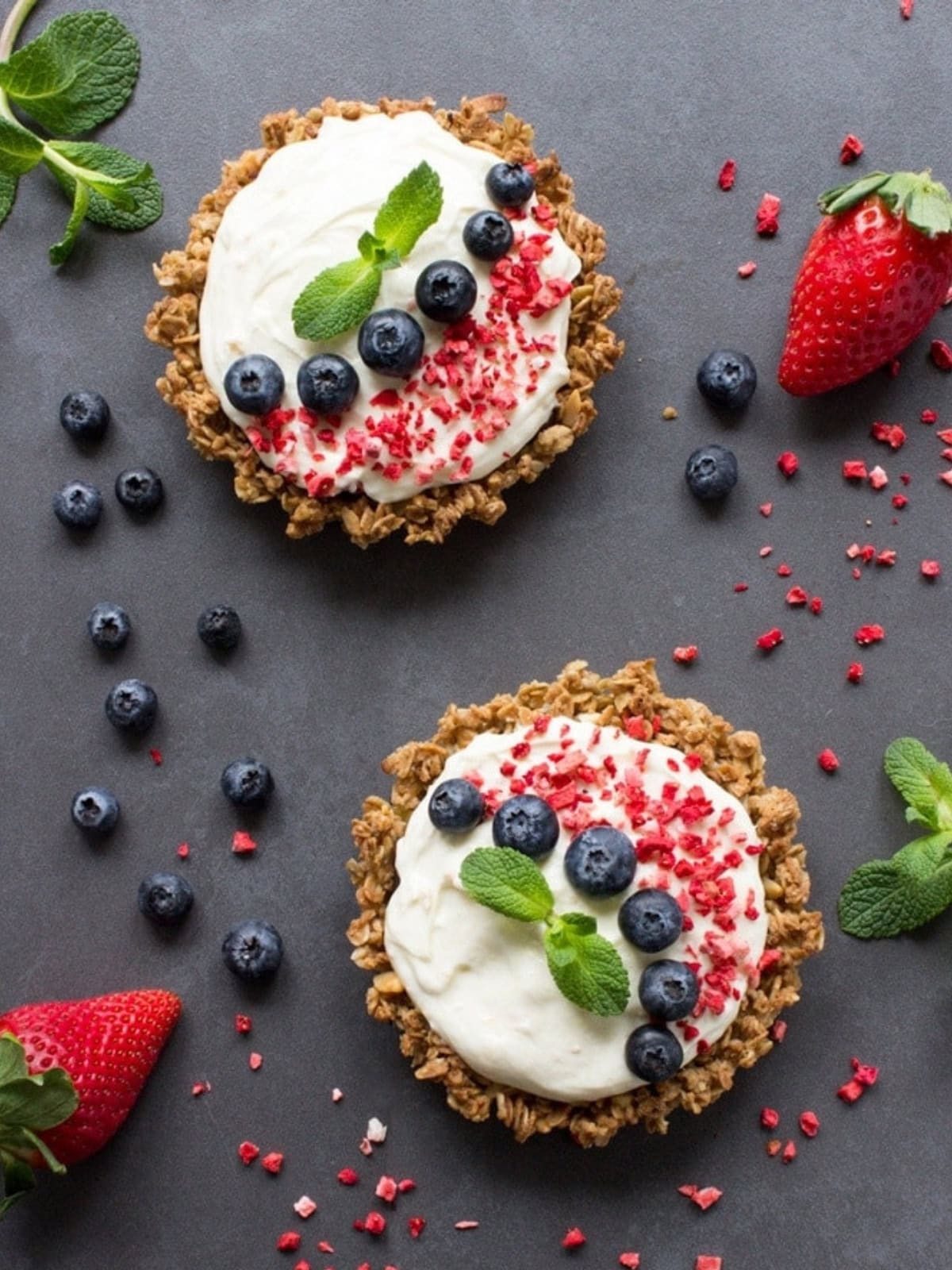 breakfast tarts with granola crust, mascarpone cream and berries.
