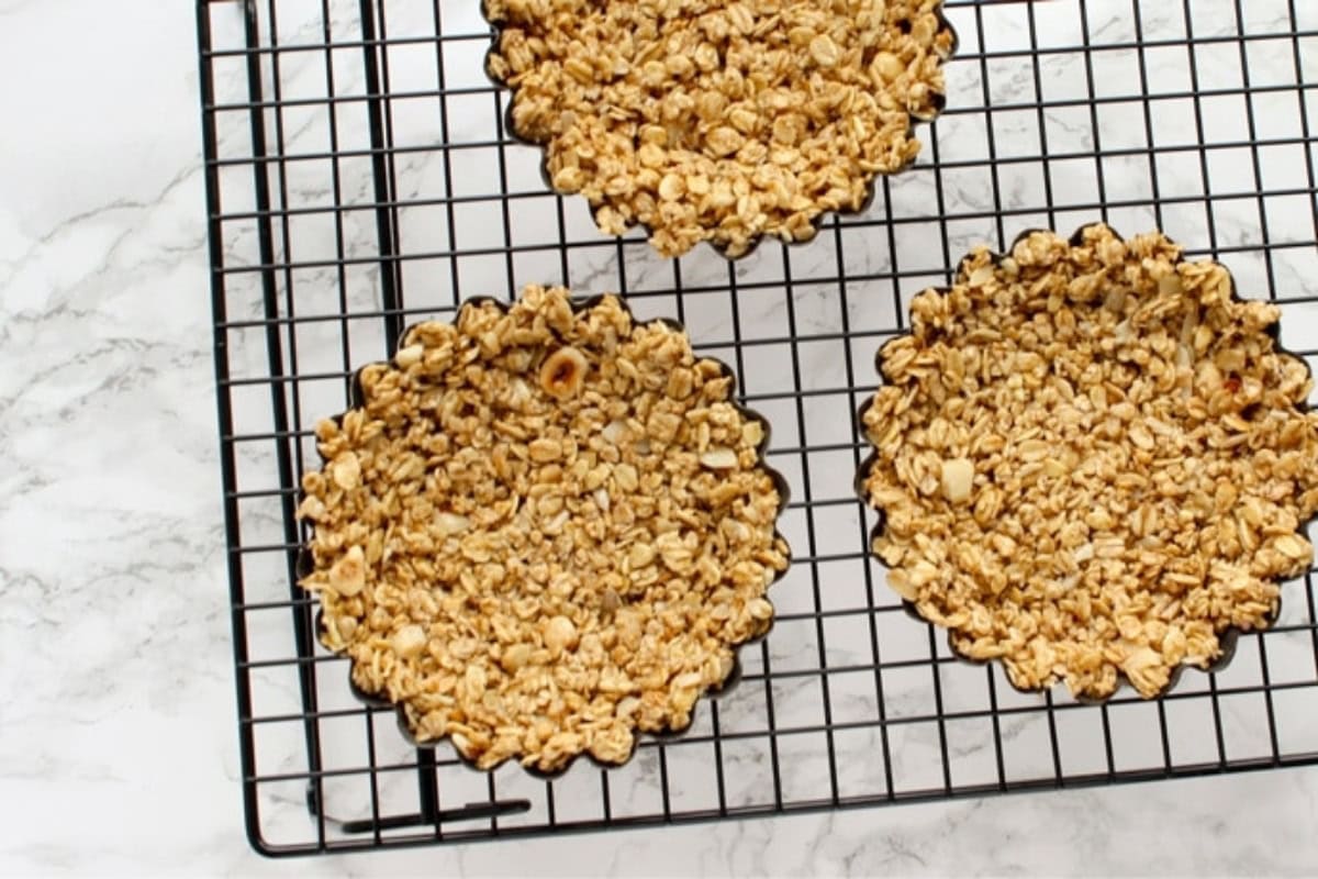 granola crust mini tarts