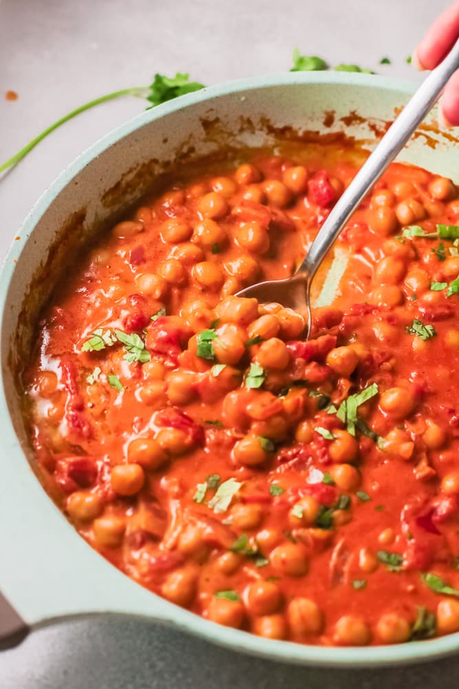 butter chickpeas in toamto sauce.