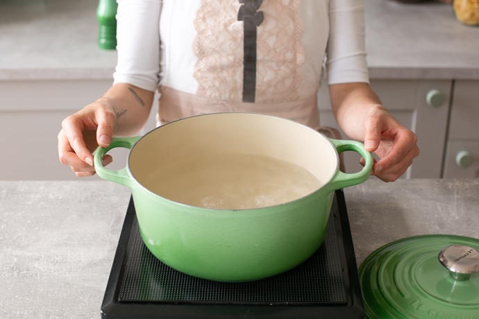 how to cook pasta step 1, large pot with boiling water.