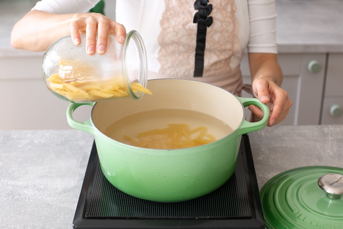 how to cook pasta step 3, add pasta into the pot.