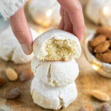 cropped-amaretti-italian-almond-cookies-1.jpg