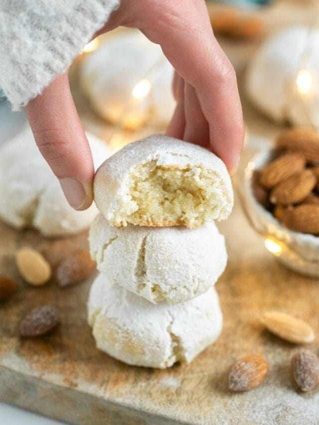 Amaretti Cookies - Italian Almond Cookies