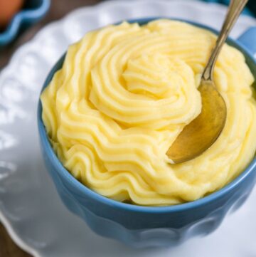 crema pasticcera, italian pastry cream or custard.