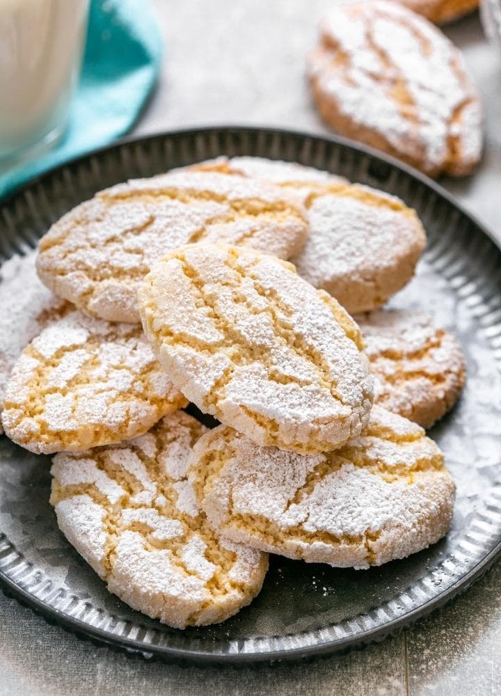 almond ricciarelli cookies.