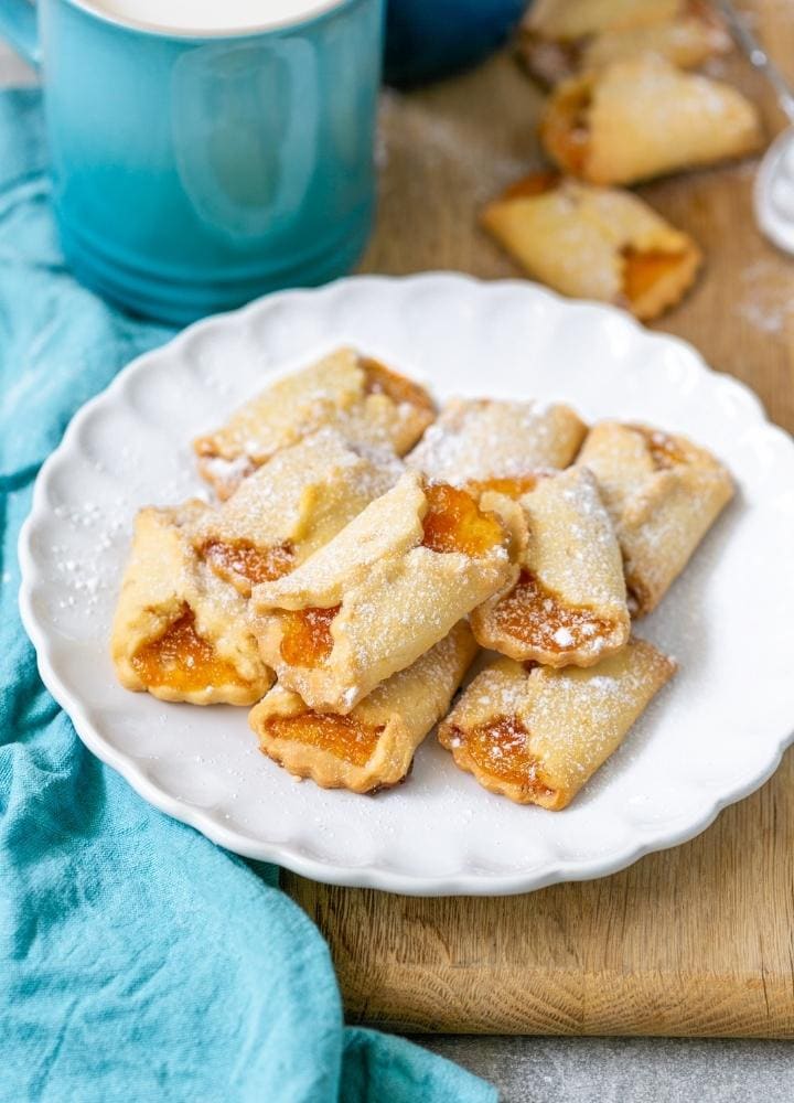 Italian pinch cookies with apricot jam.