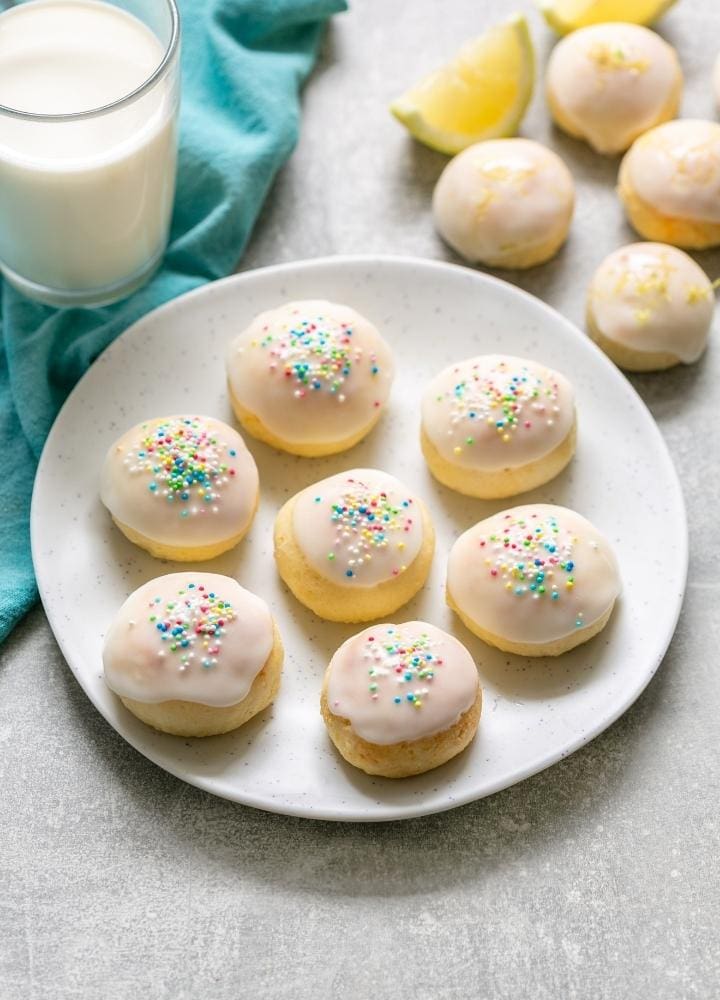 ricotta italian cookies with lemon.