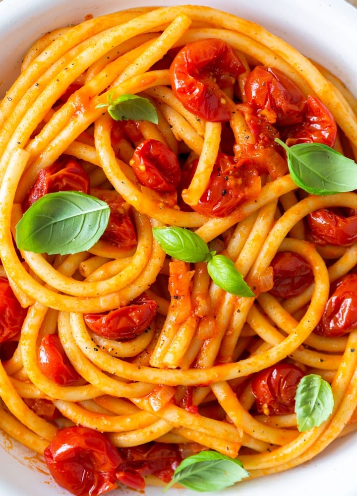 bucatini pasta pomodoro.