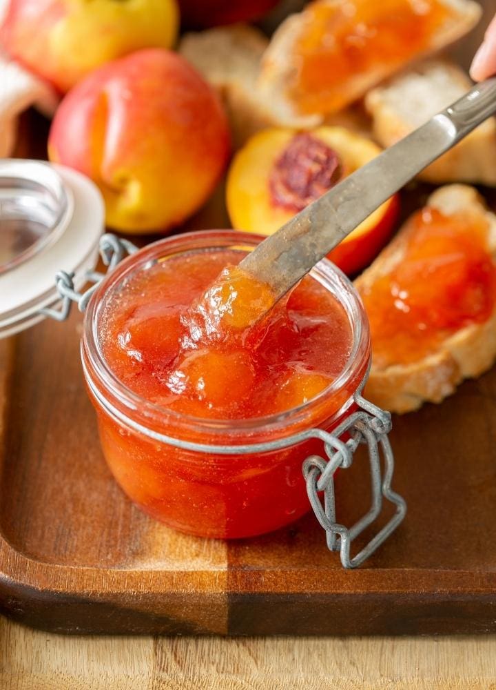 Homemade peach jam without pectin.