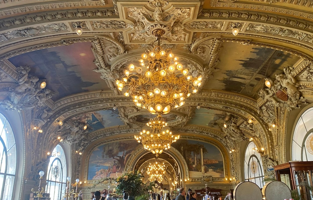 Le train bleu restaurant in Paris.