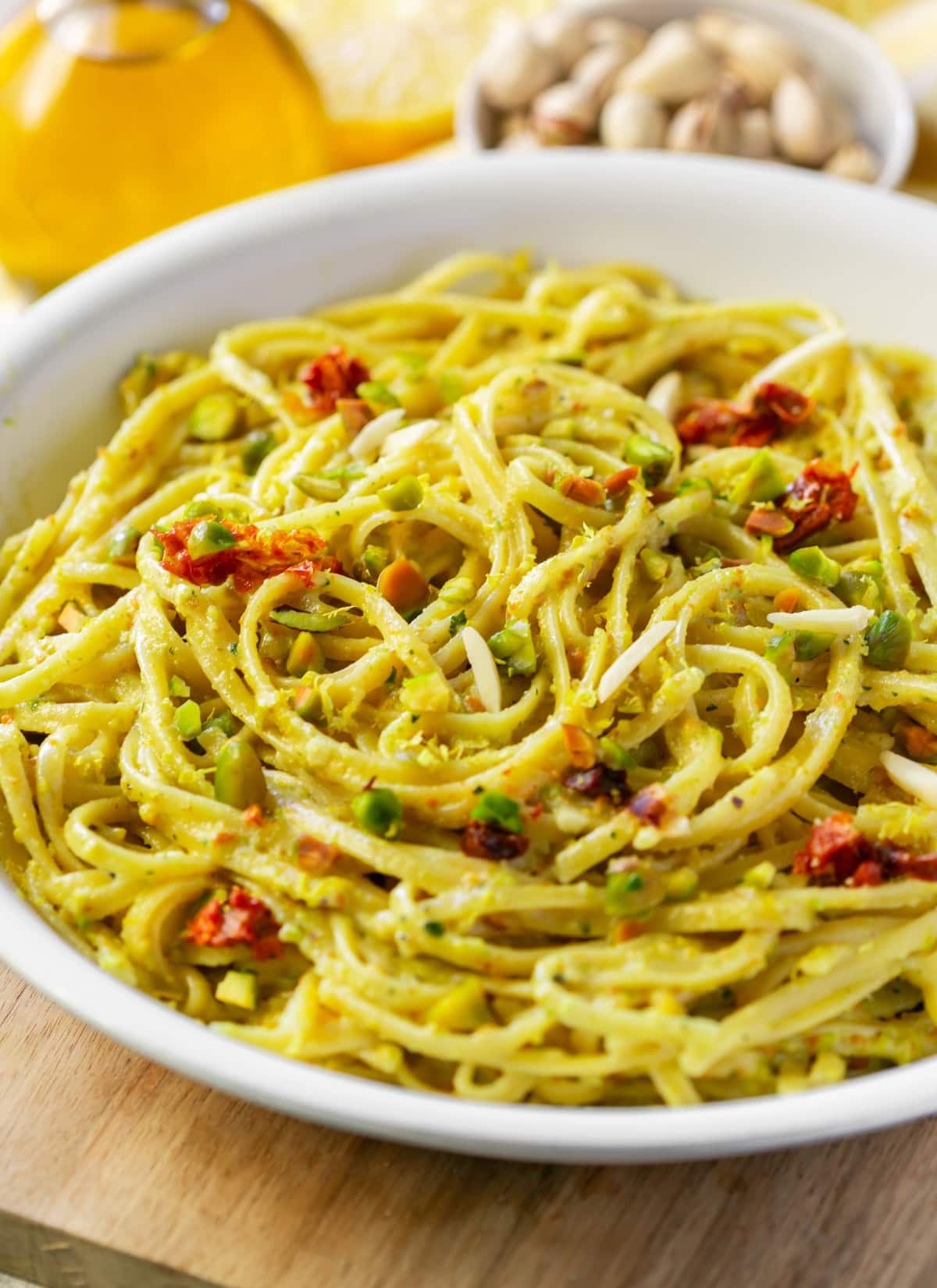 Pistachio pasta, served with pasta.