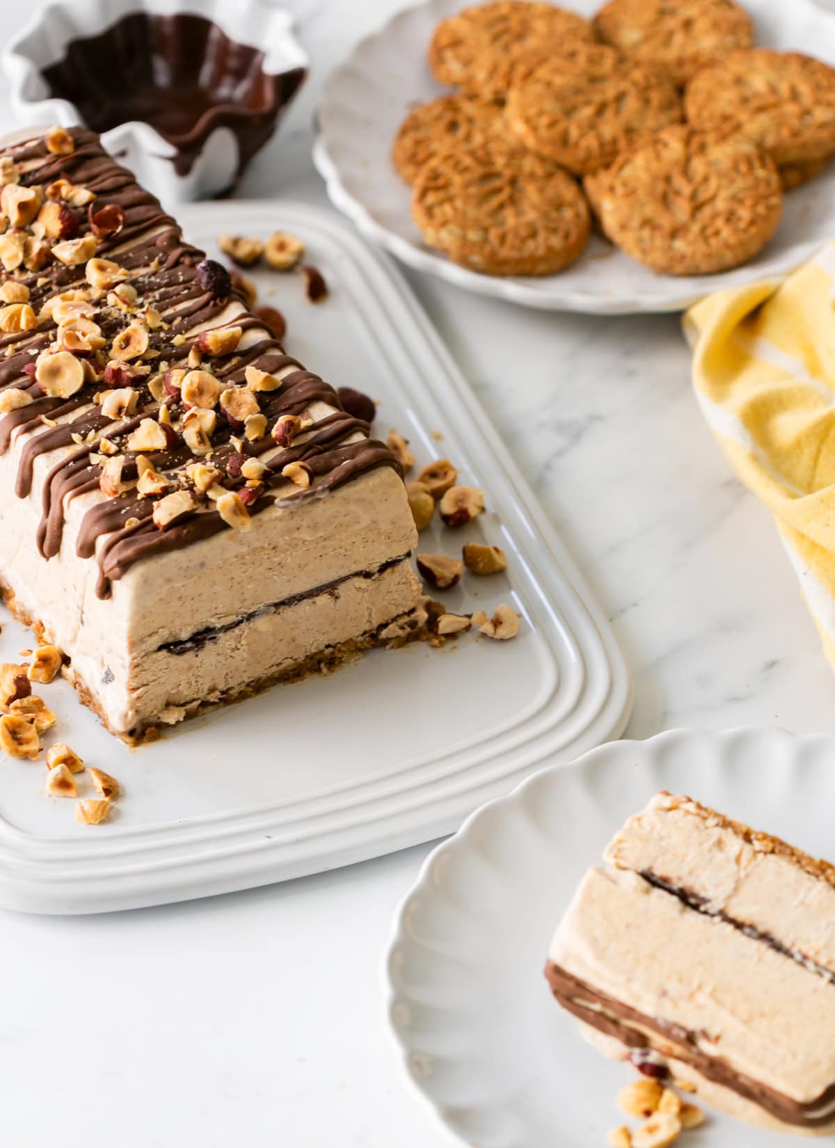 Italian gelato cake, made with hazelnuts and chocolate flavor.