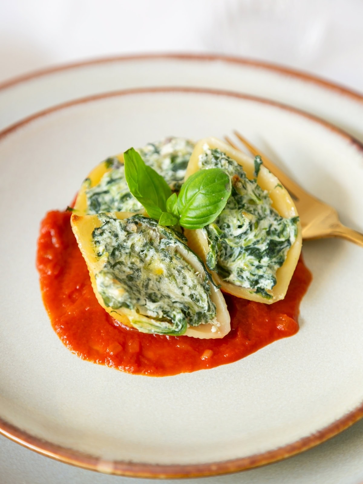 Spinach and ricotta stuffed pasta shells